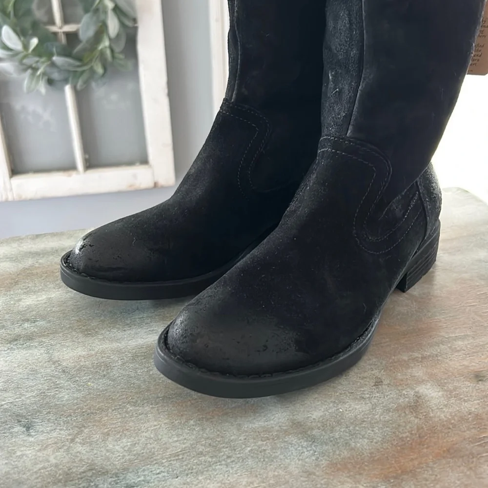 Born Women’s Borman Boots, size 6, distressed black, zip back. Knee high.